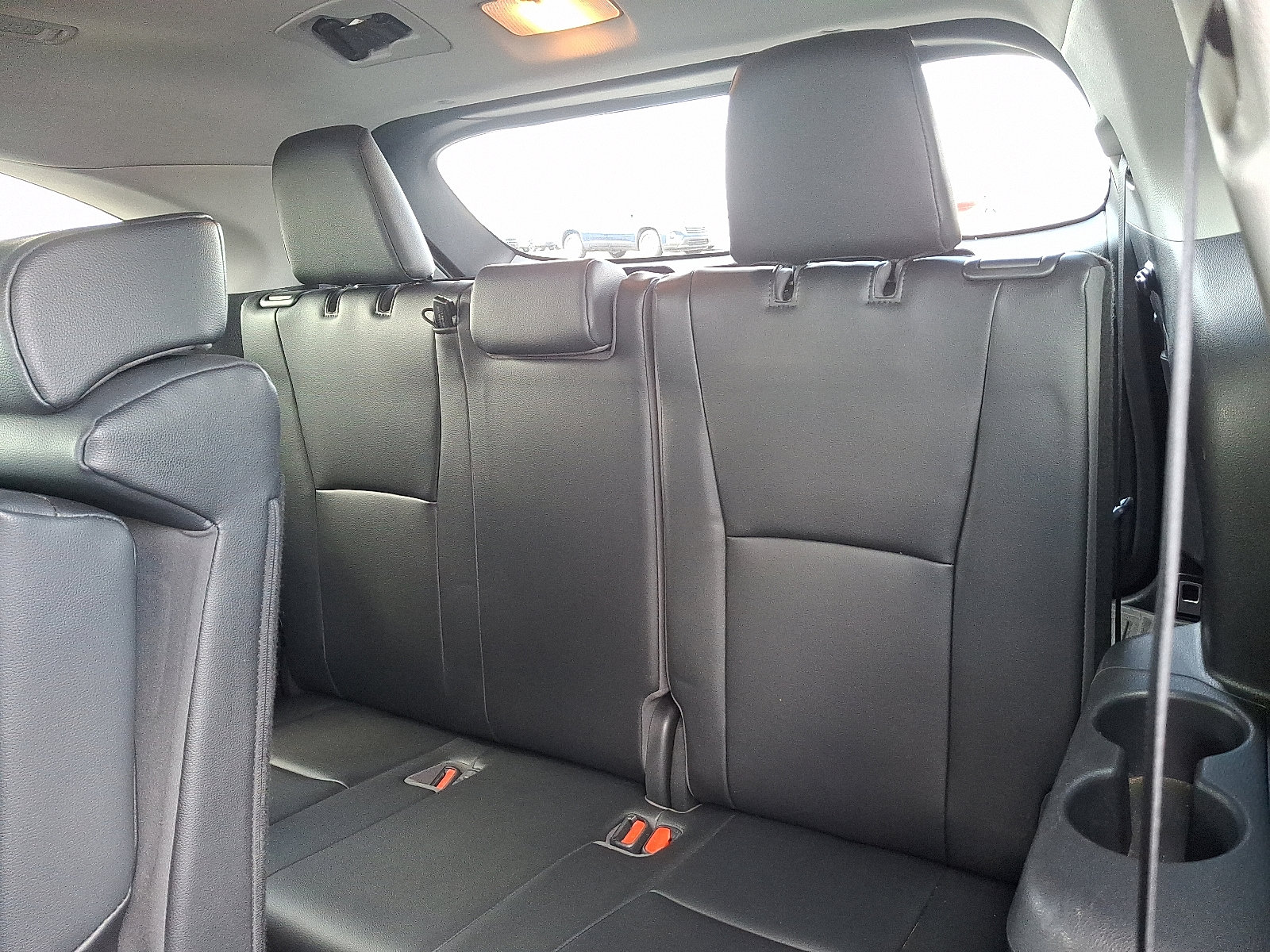 Used 2020 Toyota Highlander XLE image 10