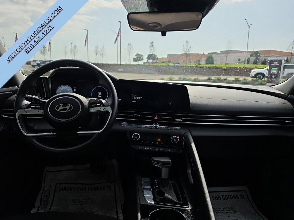 Used 2025 Hyundai Elantra SEL FWD image 29