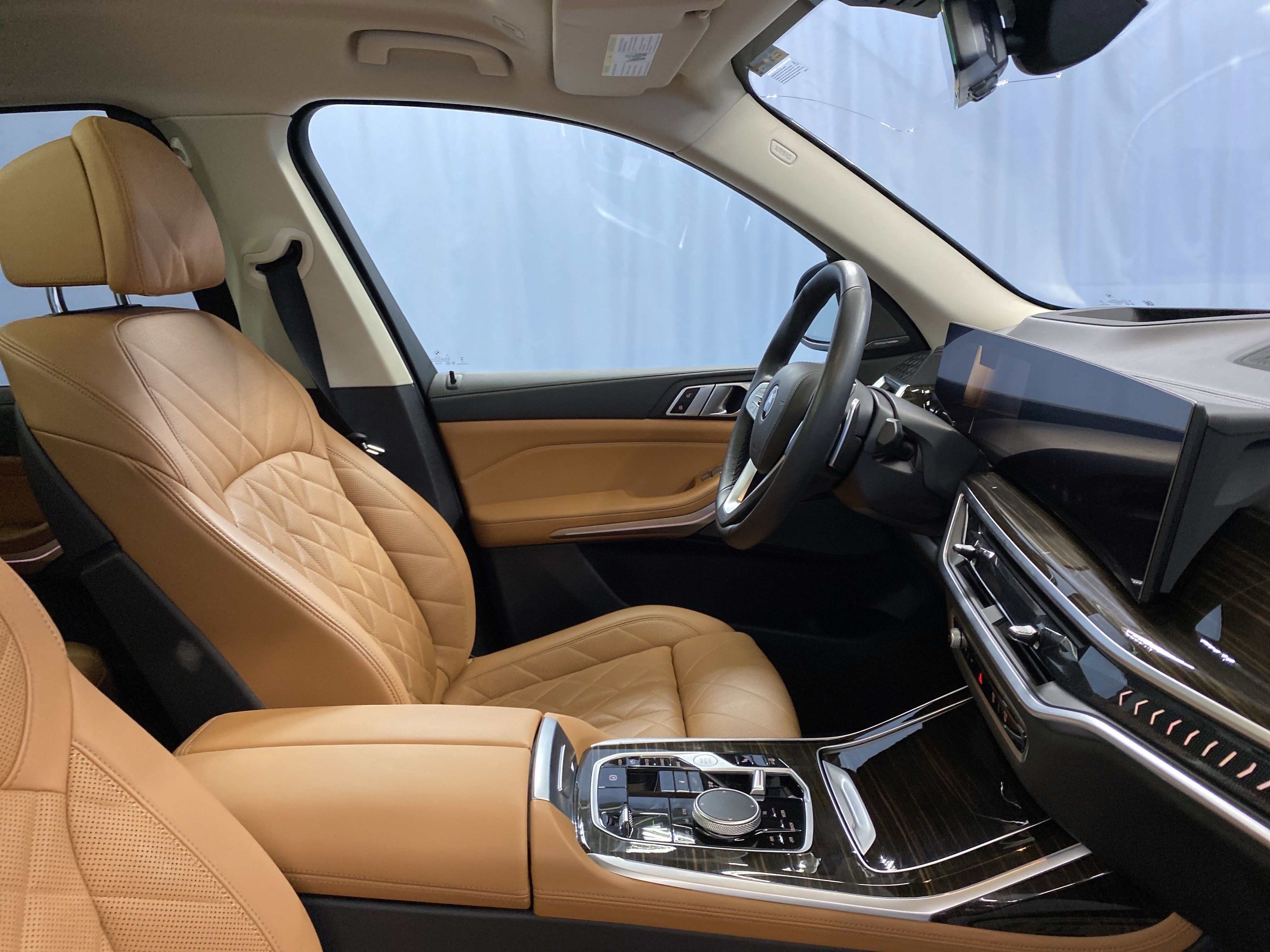 Used 2024 BMW X7 xDrive40i w/ Premium Package image 39