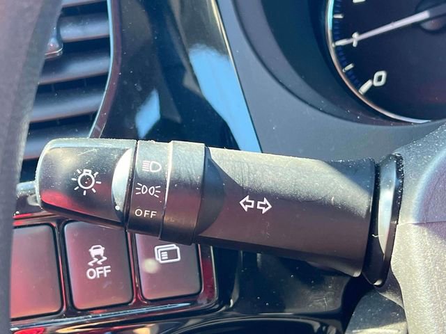 Used 2020 Mitsubishi Outlander AWD image 24