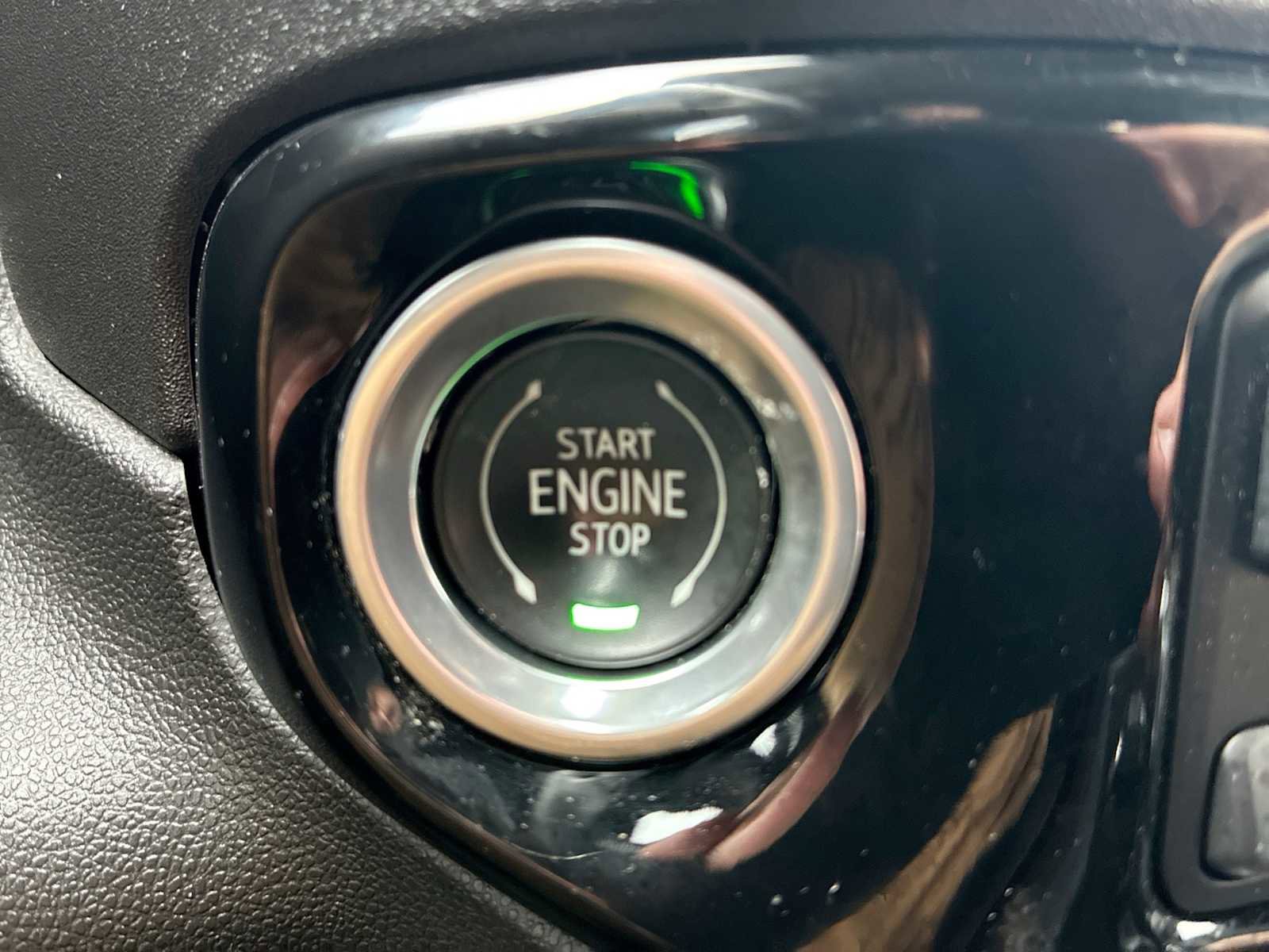 Certified 2022 Chevrolet Silverado 1500 High Country w/ Technology Package image 17