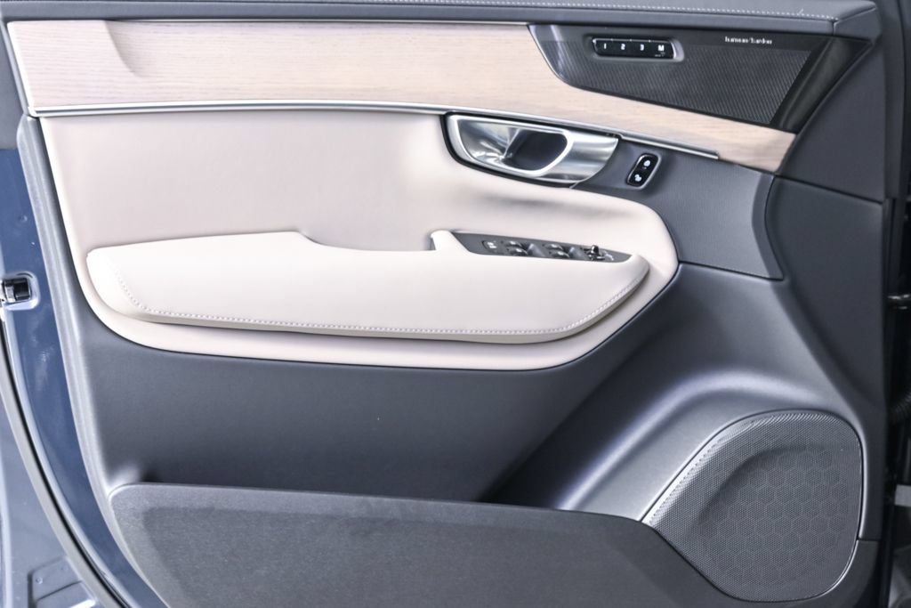 Certified 2026 Volvo XC90 B6 Plus w/ Protection Package Premier AWD/4WD image 8