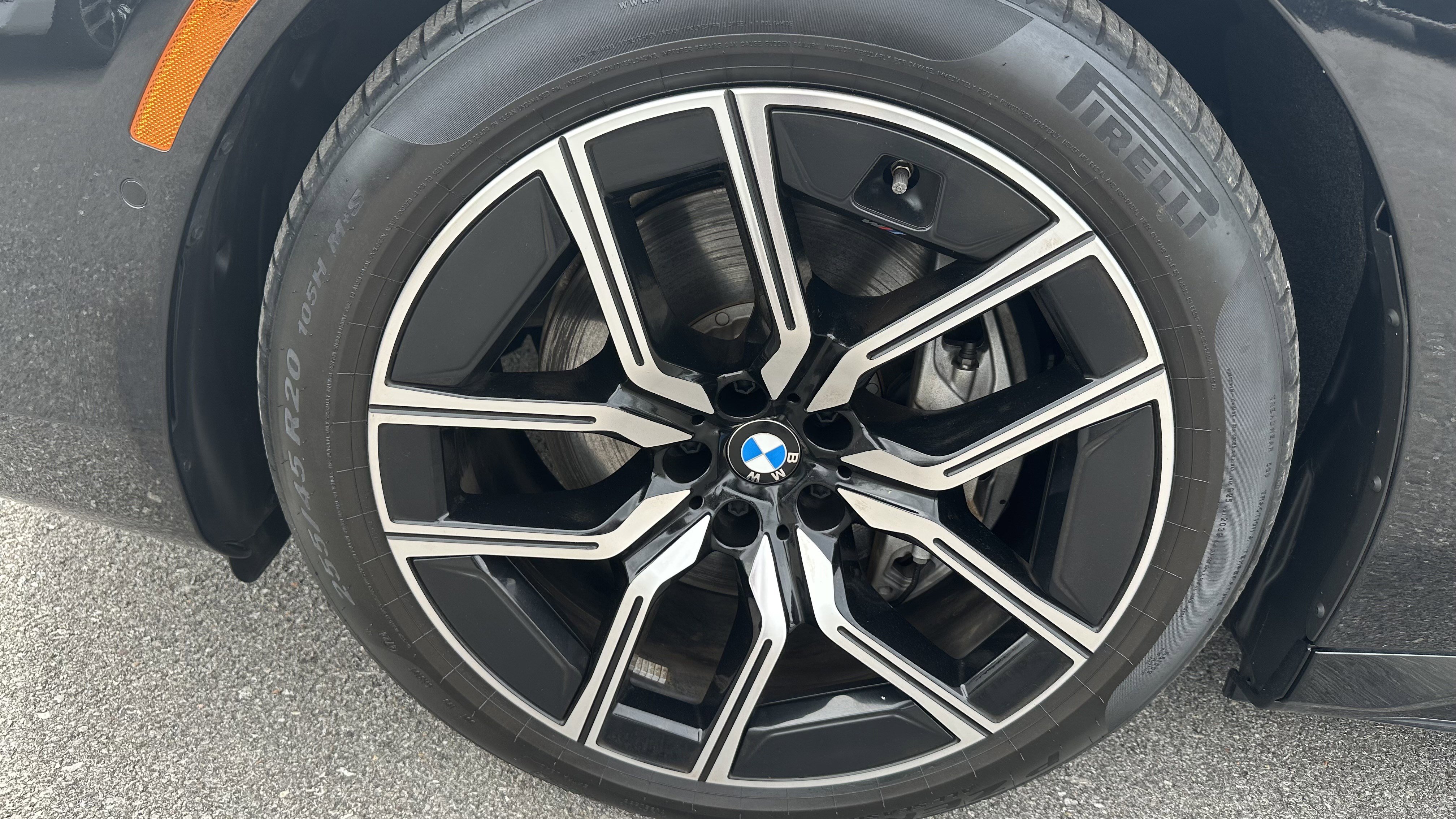 Certified 2025 BMW i7 xDrive60 w/ Premium Package AWD/4WD image 12