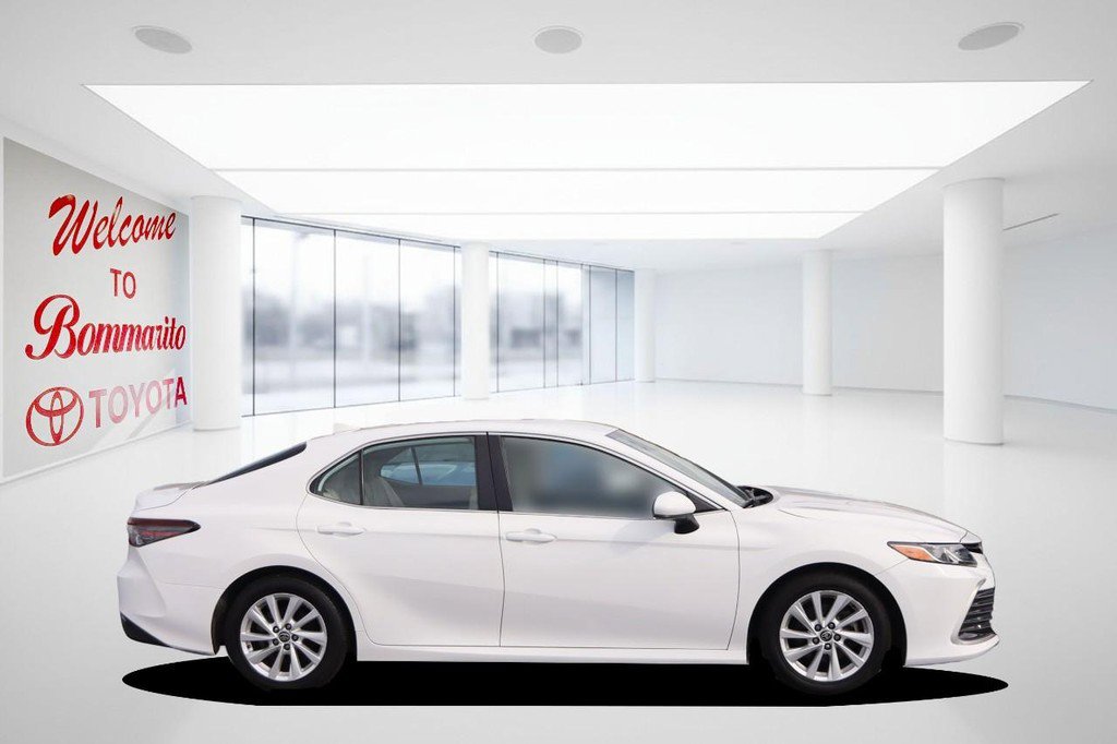 Used 2022 Toyota Camry LE w/ Carpet Mat Package (TMS) FWD image 5