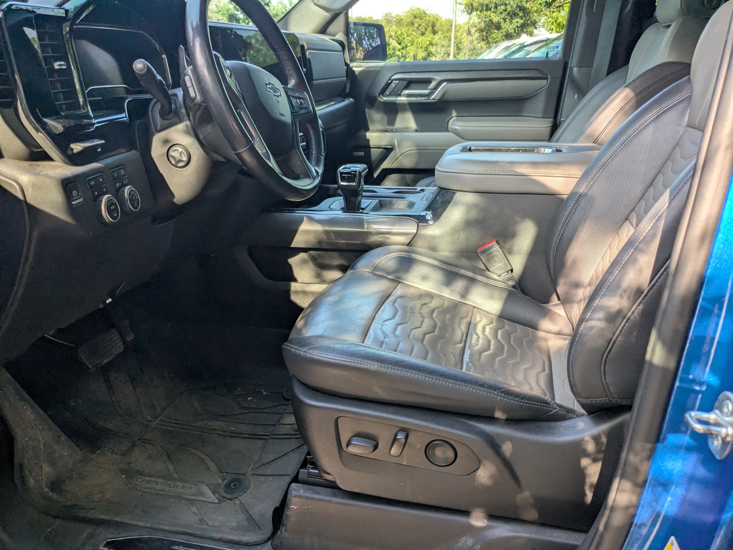 Used 2022 Chevrolet Silverado 1500 ZR2 w/ Technology Package AWD/4WD image 4