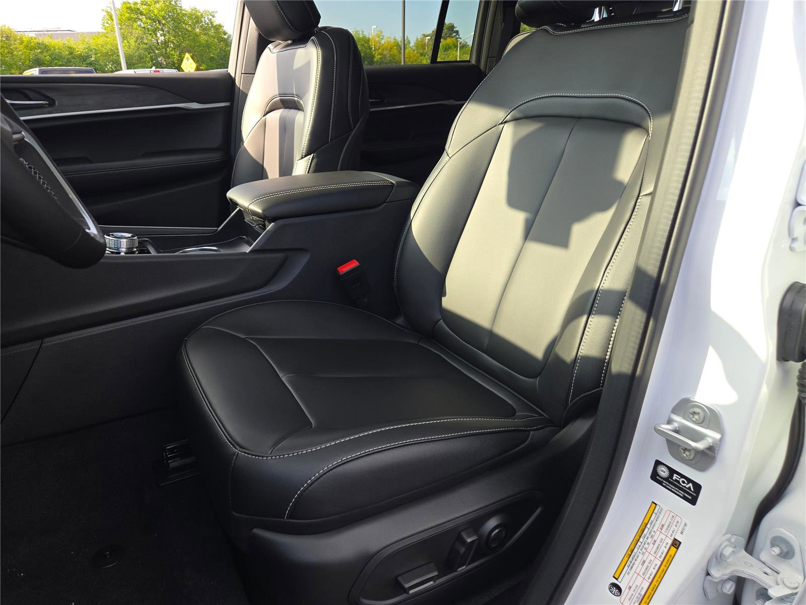 New 2025 Jeep Grand Cherokee Limited w/ Black Appearance Package image 27