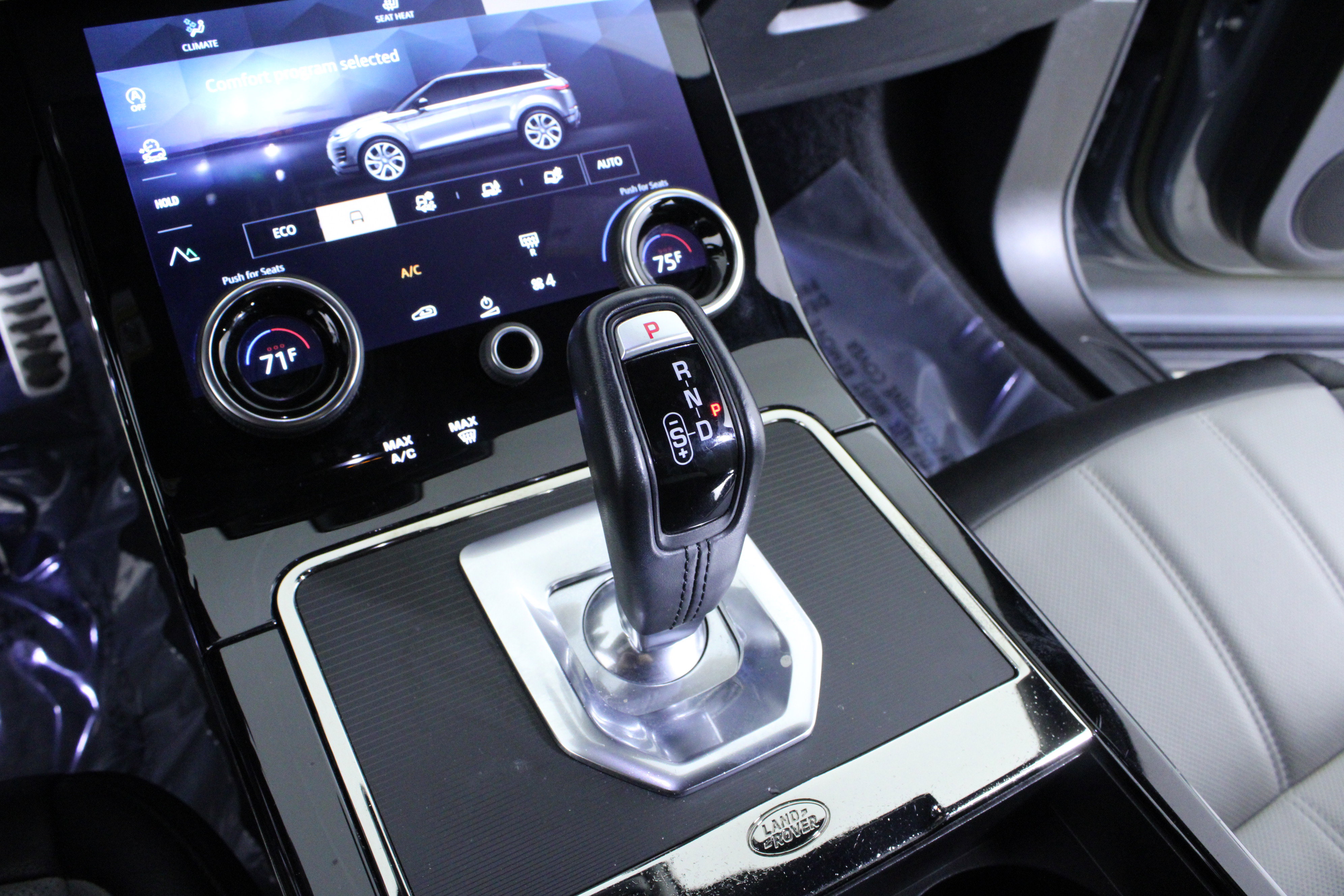 Used 2023 Land Rover Range Rover Evoque R-Dynamic SE image 28