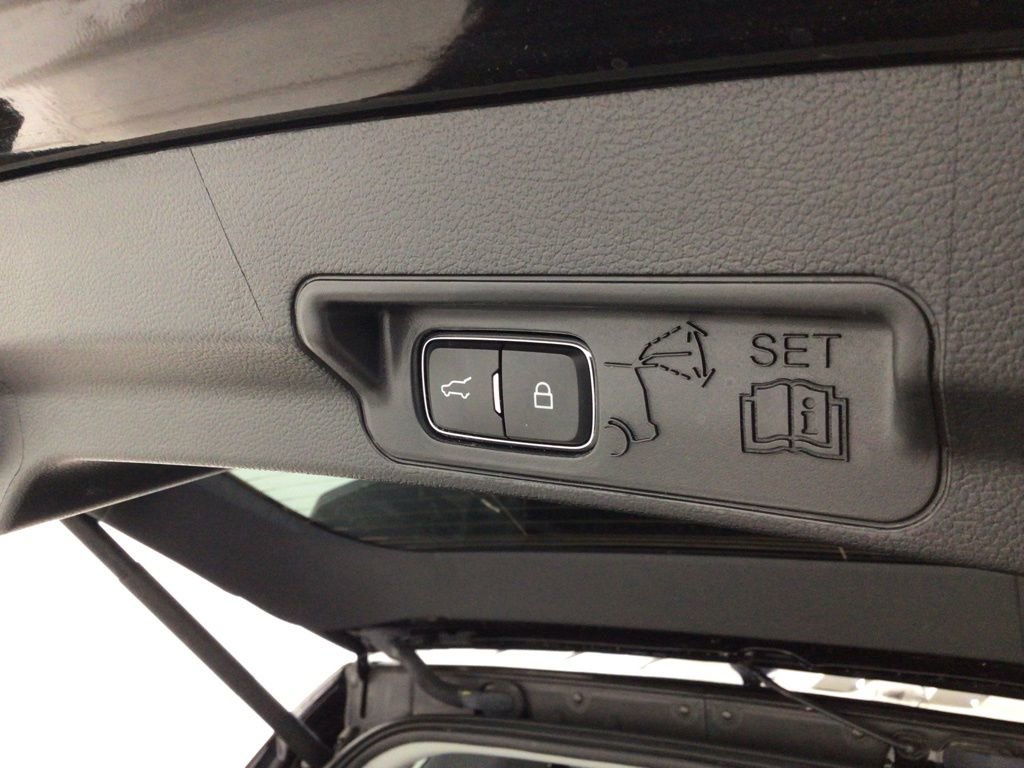 Used 2022 Ford Explorer XLT w/ Equipment Group 202A image 31