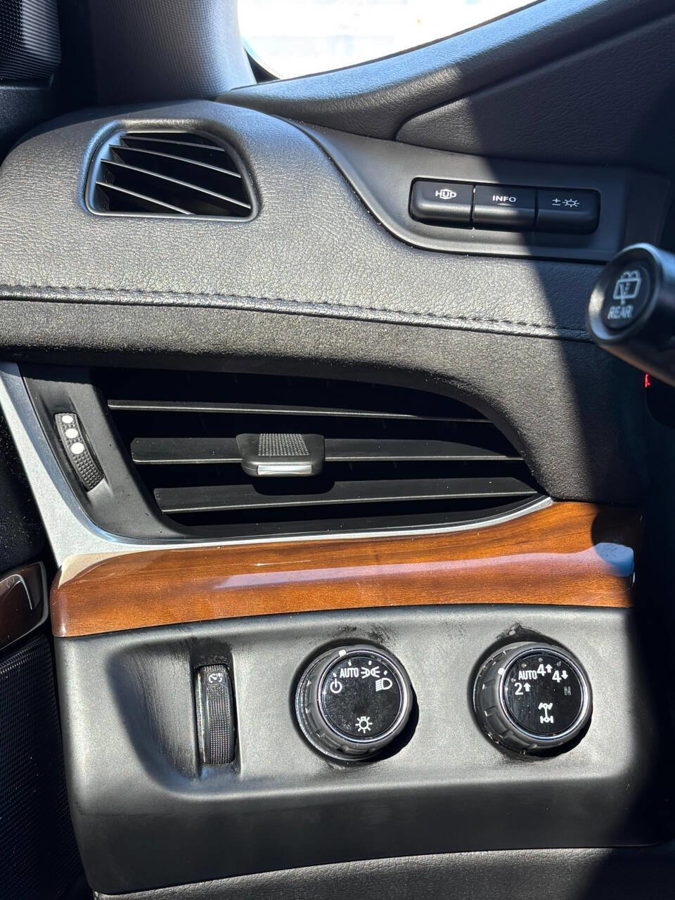 Used 2019 Cadillac Escalade ESV Luxury w/ LPO, Radiant Package image 29