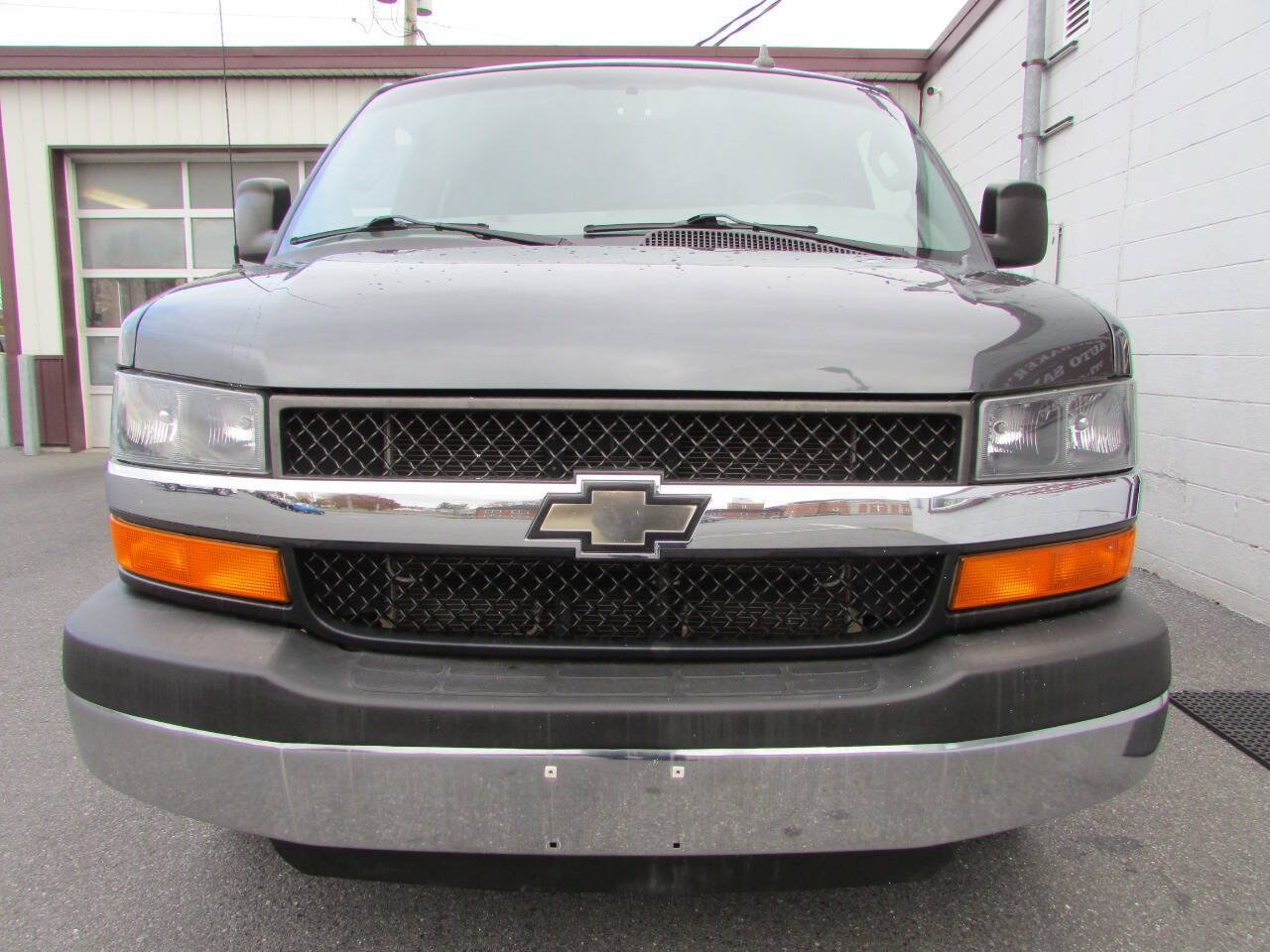 Used 2016 Chevrolet Express 3500 LT w/ LT Preferred Equipment Group RWD image 2