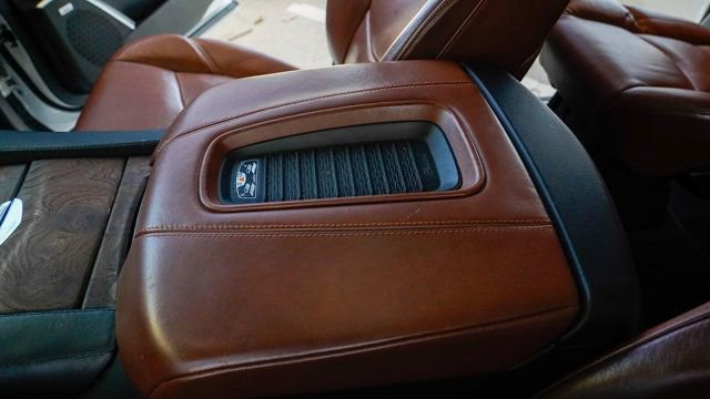 Used 2019 Cadillac Escalade ESV Premium Luxury image 55