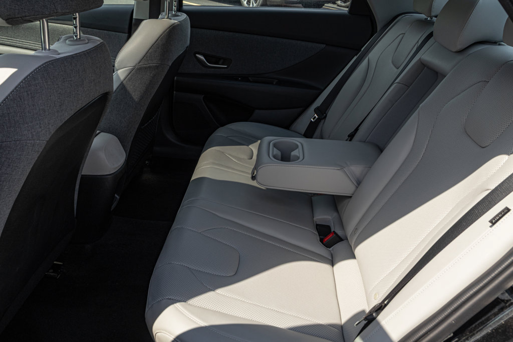 Certified 2024 Hyundai Elantra Limited FWD image 30