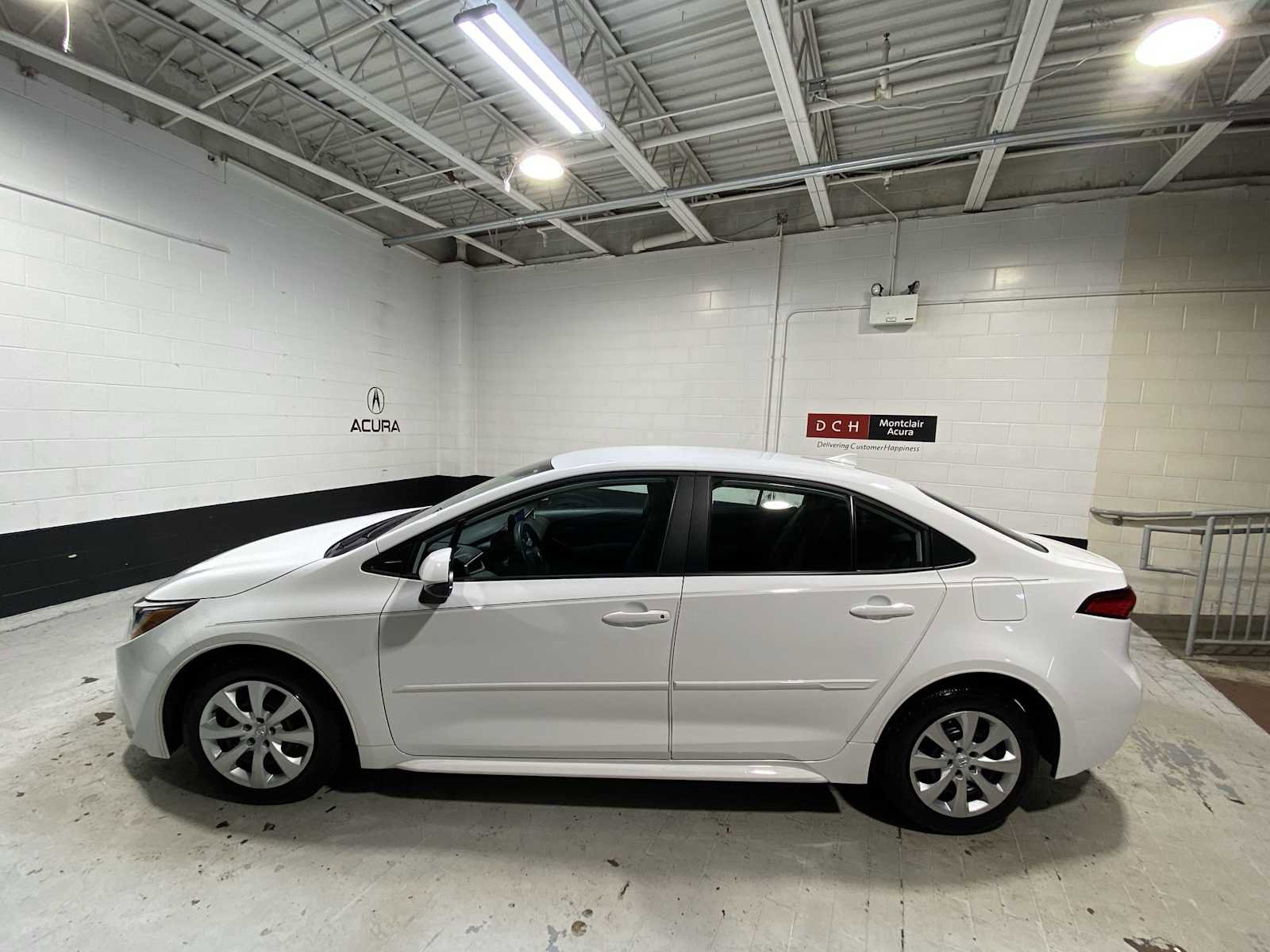 Used 2024 Toyota Corolla LE FWD image 3