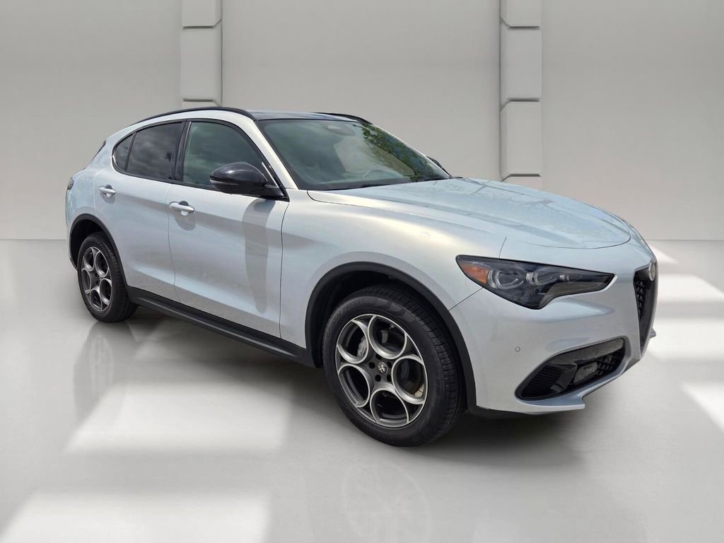 New 2025 Alfa Romeo Stelvio Sprint AWD/4WD image 2