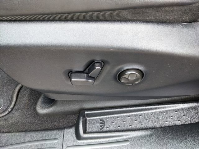 Used 2025 Chrysler Pacifica Limited image 25