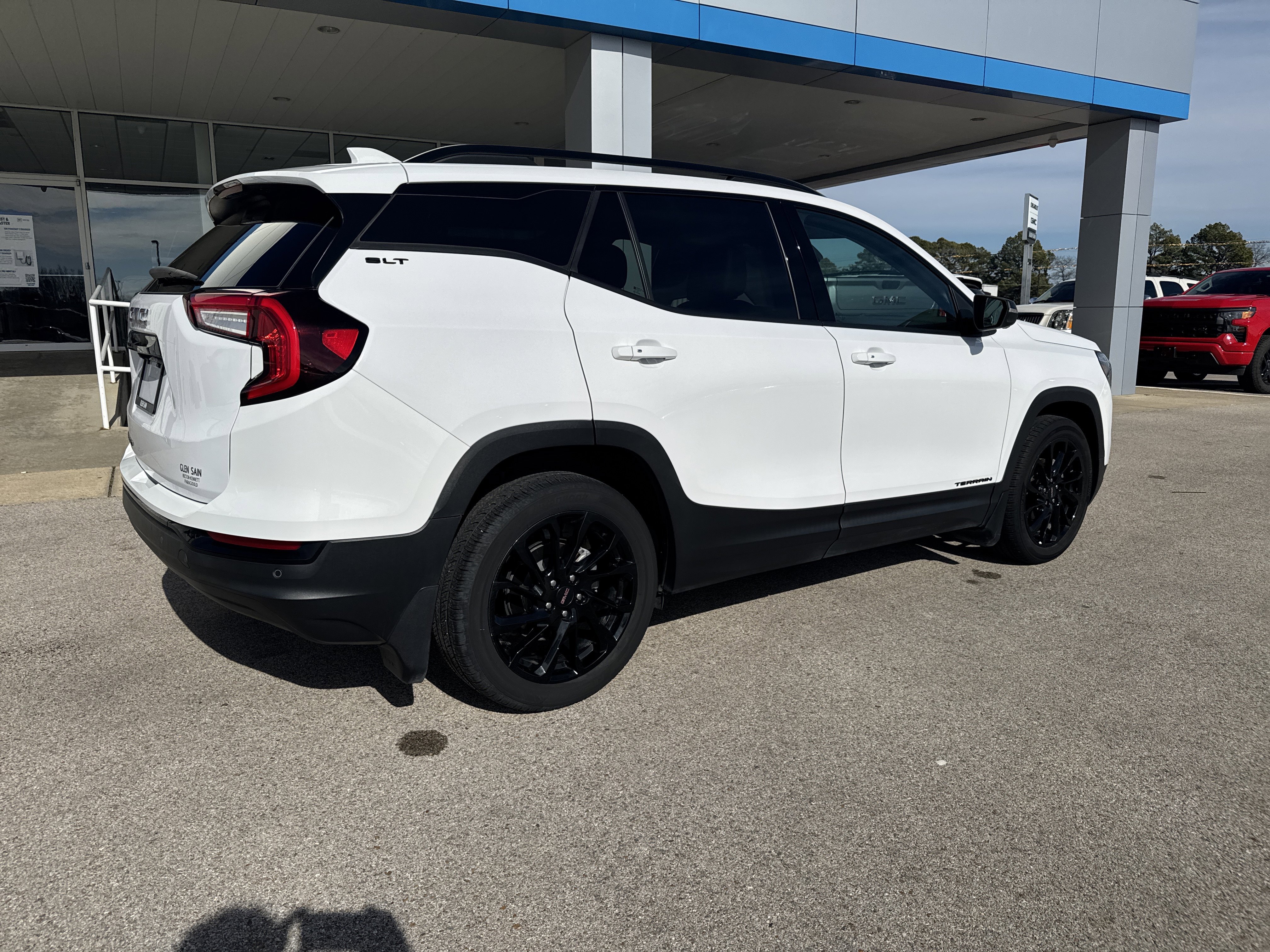 Used 2023 GMC Terrain SLT w/ Infotainment Package II image 5