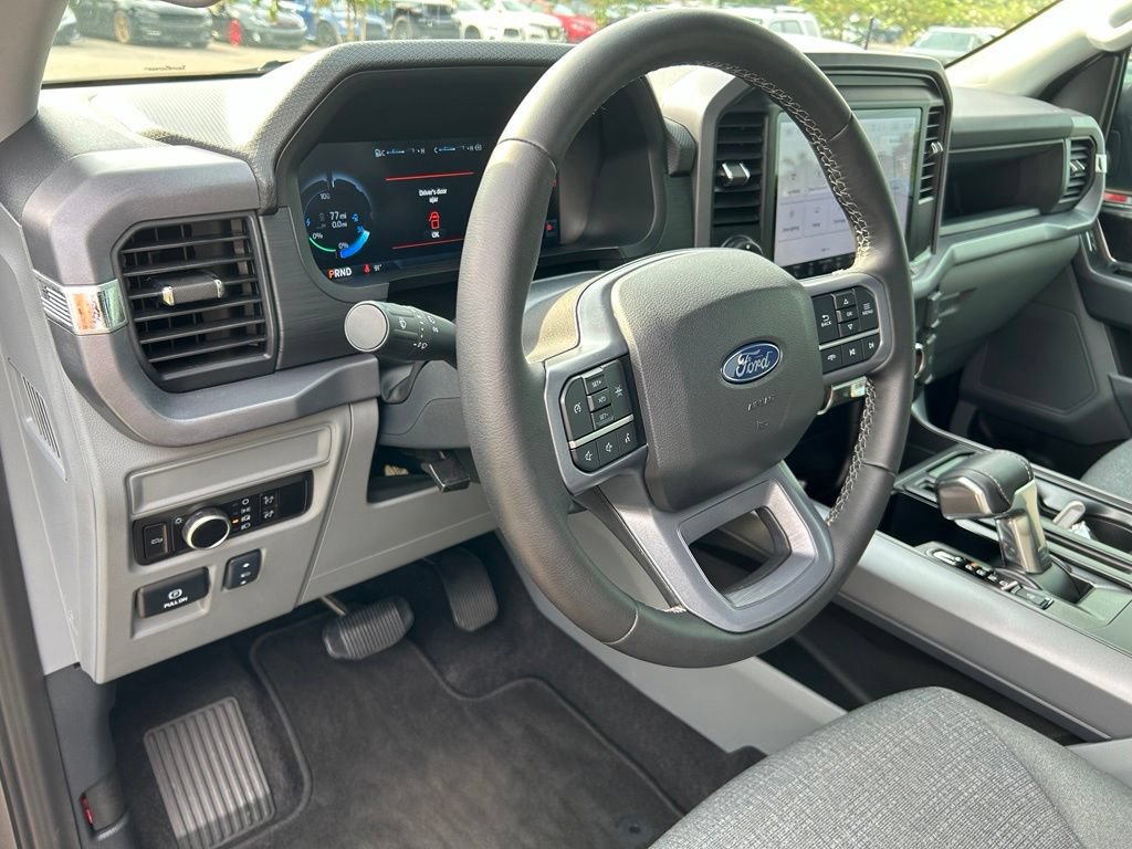 Used 2025 Ford F150 Lightning XLT AWD/4WD image 16