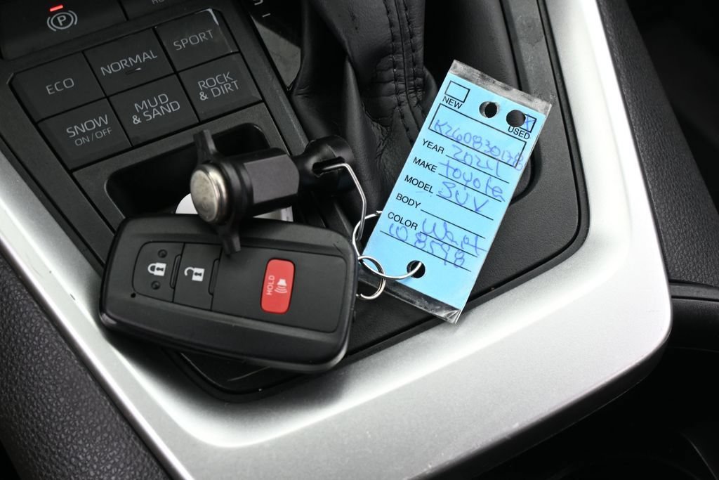 Used 2024 Toyota RAV4 XLE AWD/4WD image 21