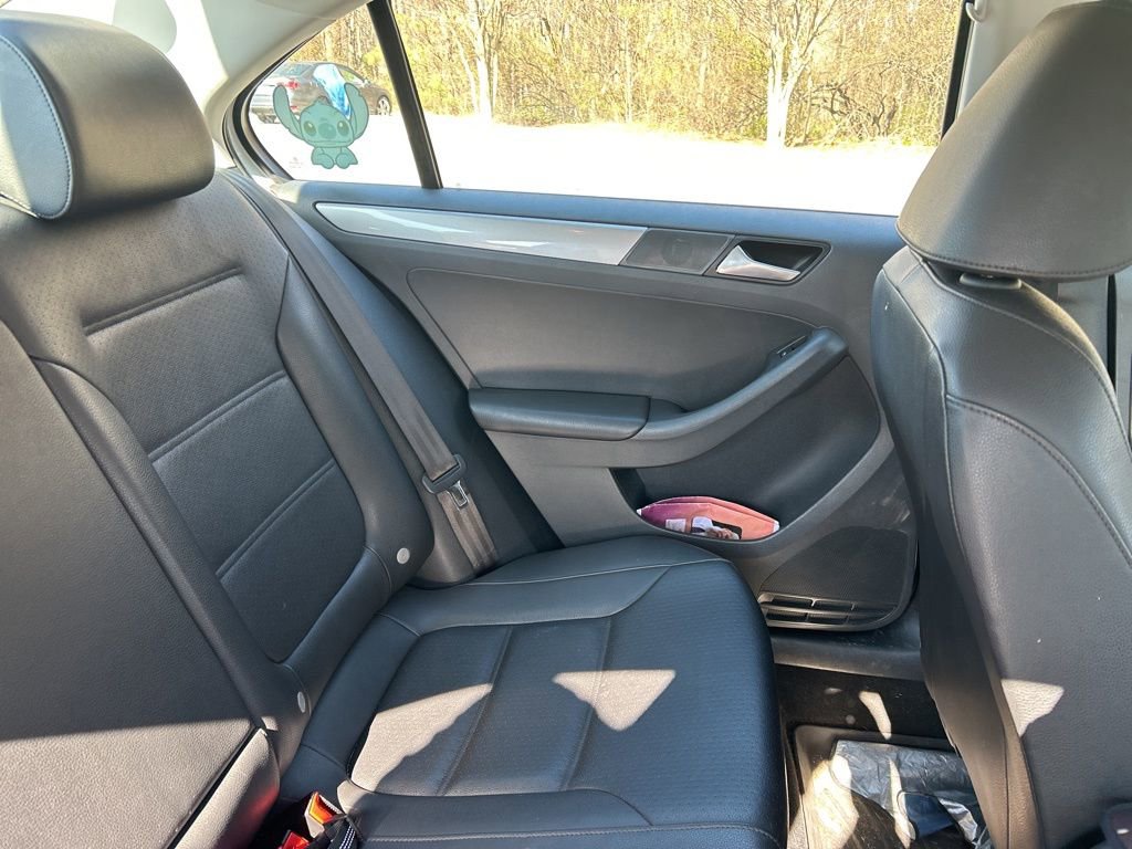 Used 2017 Volkswagen Jetta SE image 7