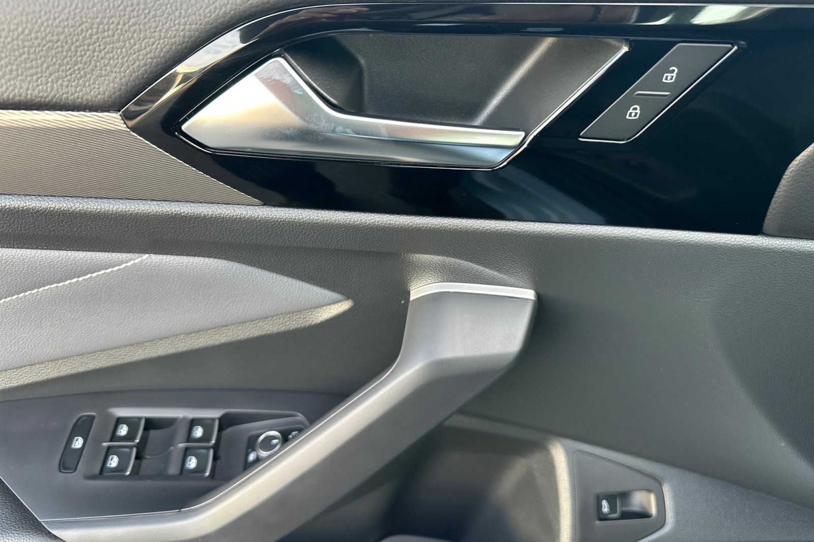 New 2026 Volkswagen Jetta SEL FWD image 9