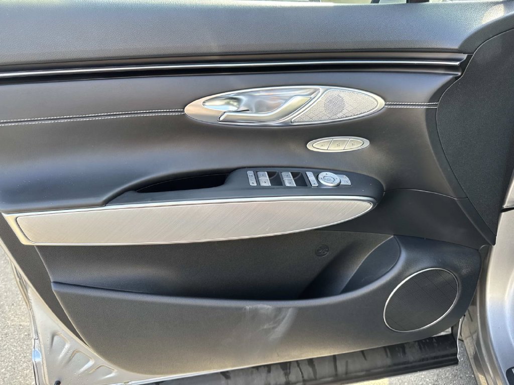 Used 2023 Genesis Electrified GV70 AWD/4WD image 16