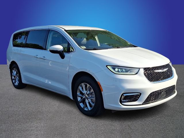 Used 2023 Chrysler Pacifica Touring-L AWD/4WD image 3