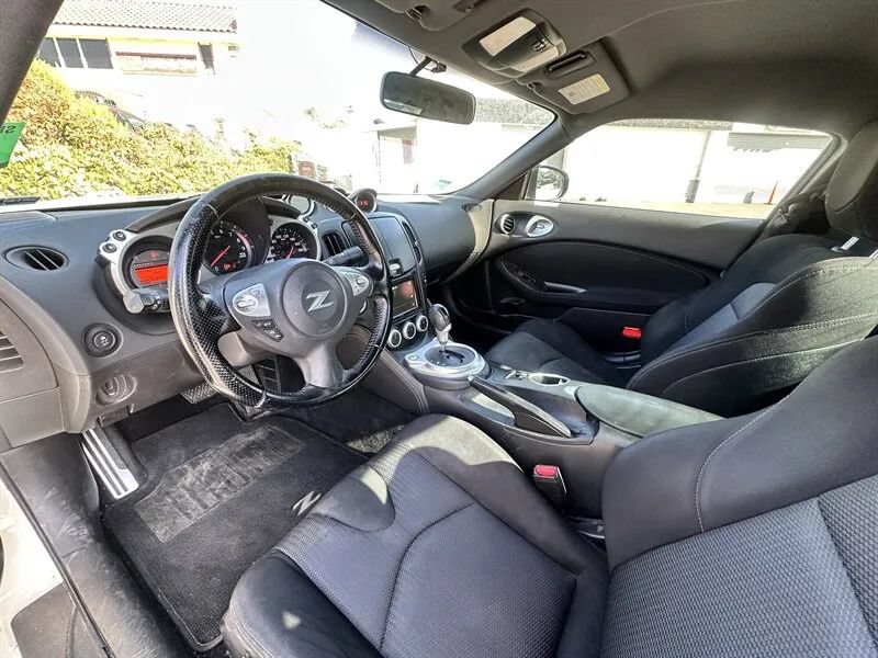 Used 2018 Nissan 370Z Coupe RWD image 31