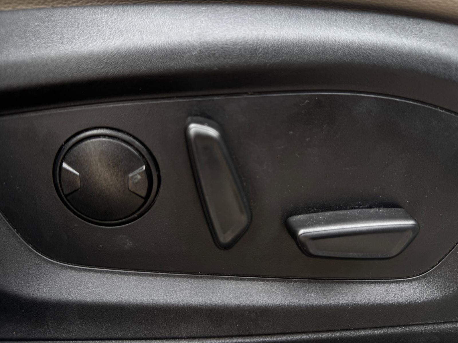 Used 2022 Ford Explorer Limited w/ Limited Technology Package RWD image 28