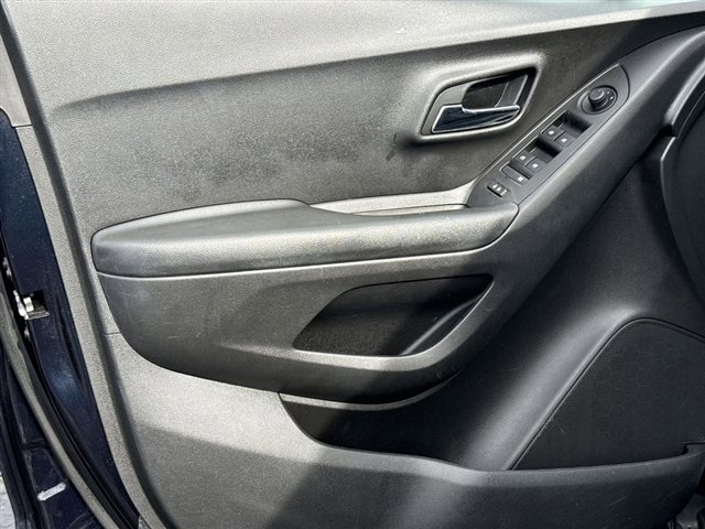 Certified 2022 Chevrolet Trax LT w/ LT Convenience Package image 24