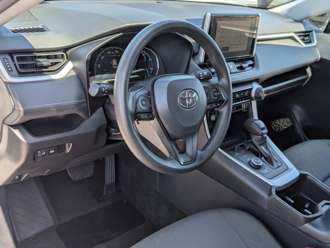 Used 2025 Toyota RAV4 XLE AWD/4WD image 14