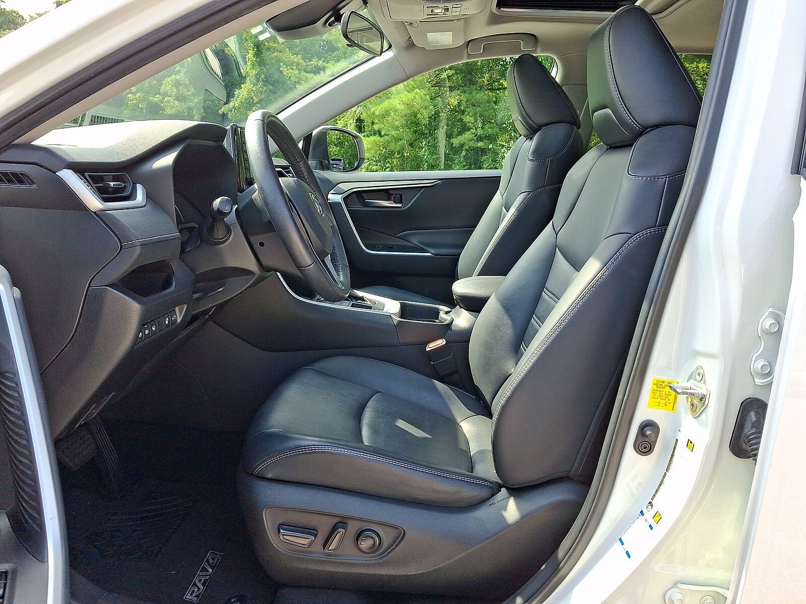 Used 2020 Toyota RAV4 XLE Premium AWD/4WD image 11