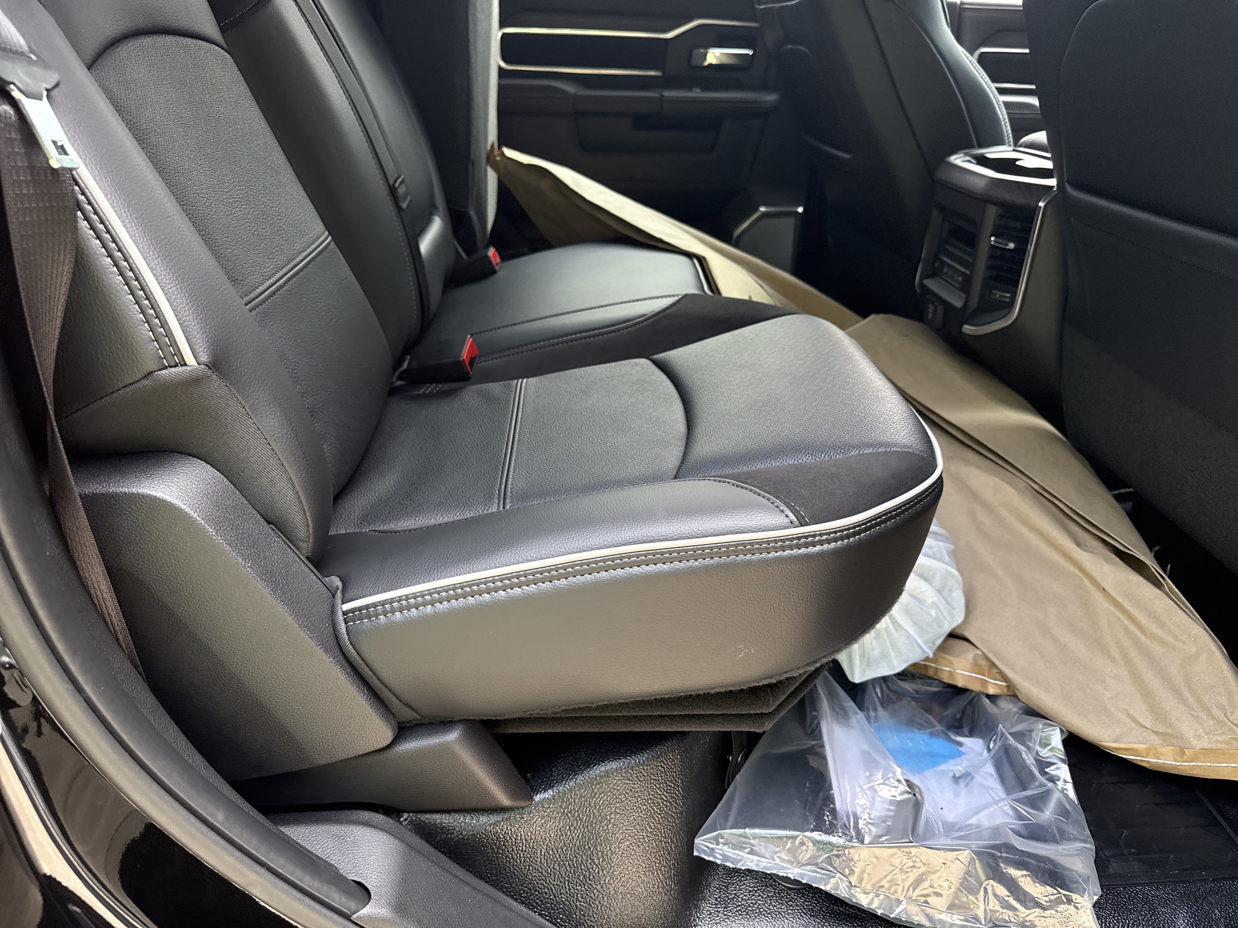 New 2026 RAM 5500 4x4 Crew Cab w/ Laramie Trim Package image 17