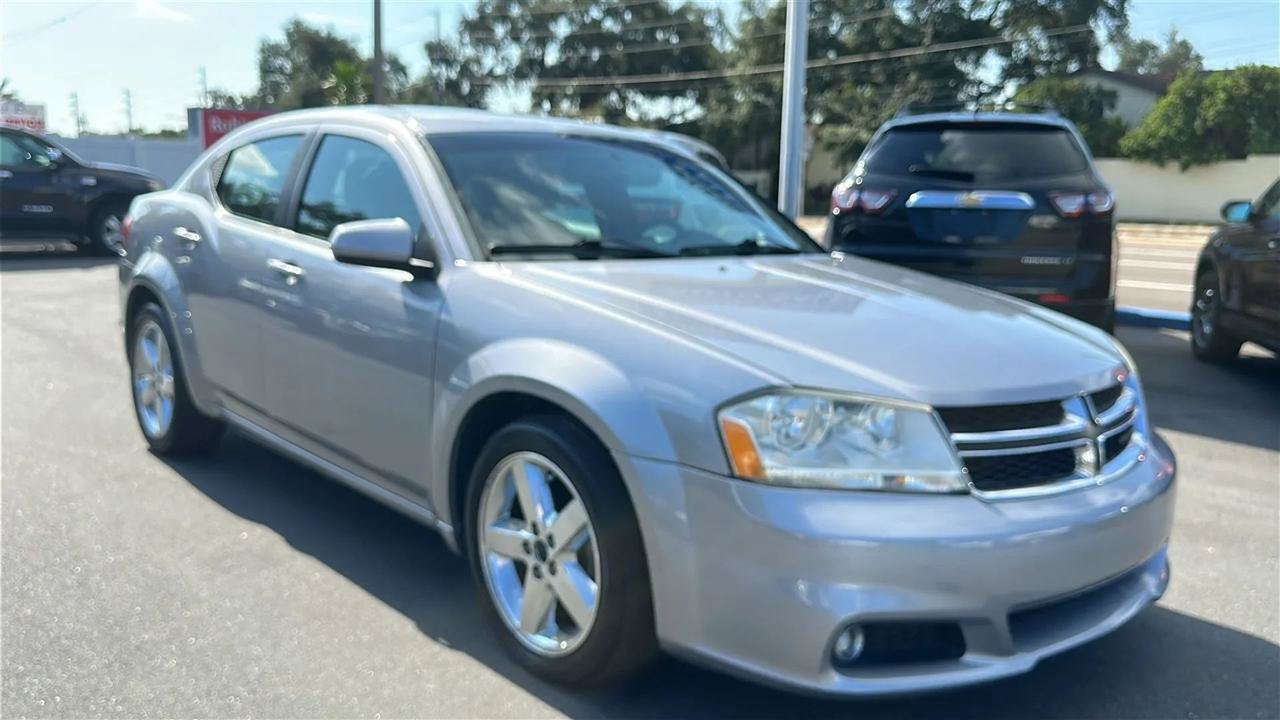 Used 2013 Dodge Avenger SXT FWD image 4