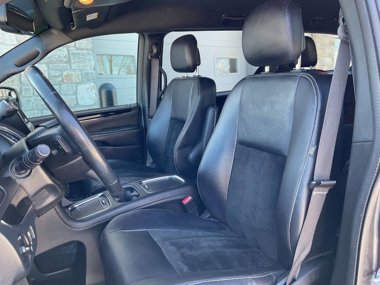 Used 2016 Dodge Grand Caravan SXT image 19