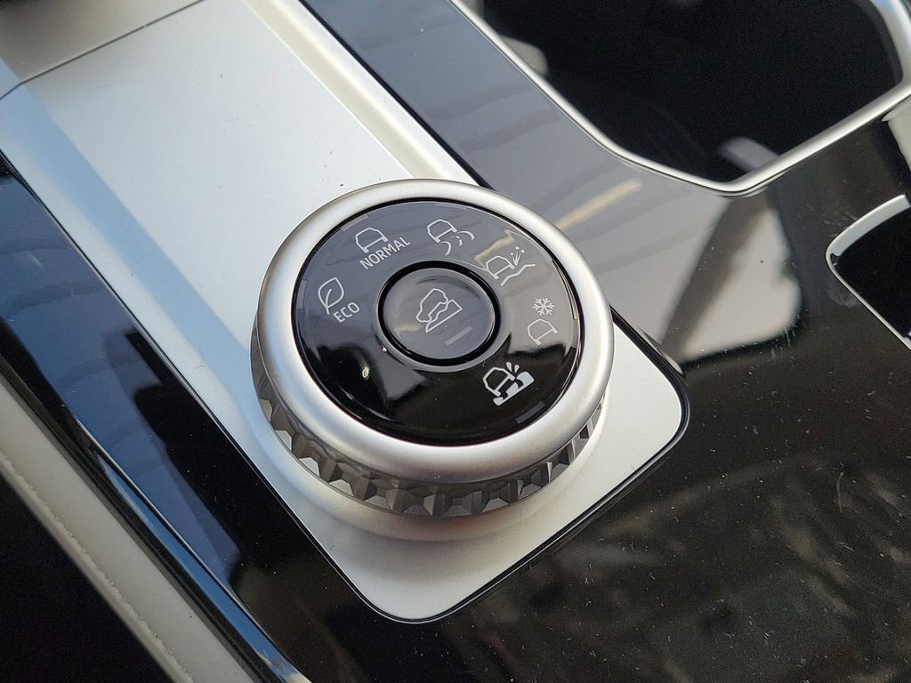 New 2025 Mitsubishi Outlander SE image 23