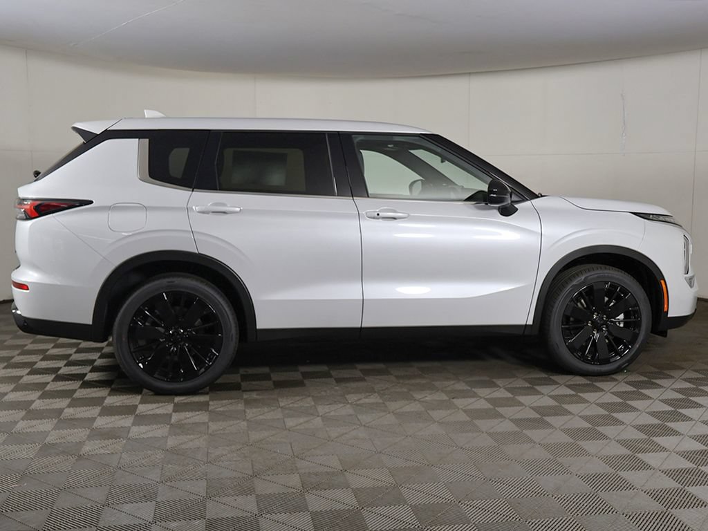 New 2026 Mitsubishi Outlander LE AWD/4WD image 18