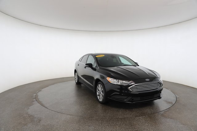 Used 2017 Ford Fusion SE image 28