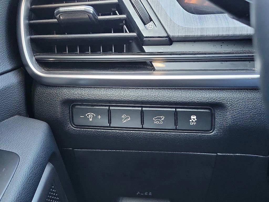 Used 2024 Kia Telluride EX w/ EX Captain's Chair Package image 15