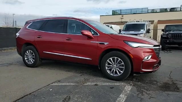 Used 2024 Buick Enclave Premium image 2