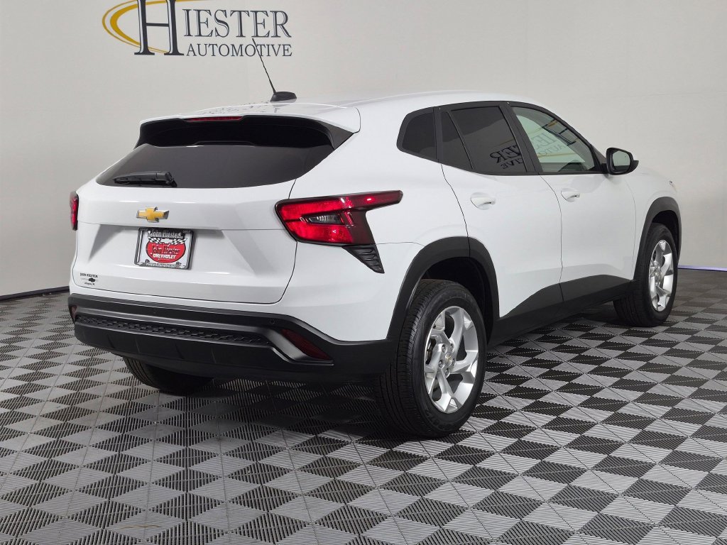 Used 2024 Chevrolet Trax LS w/ LS Convenience Package FWD image 7