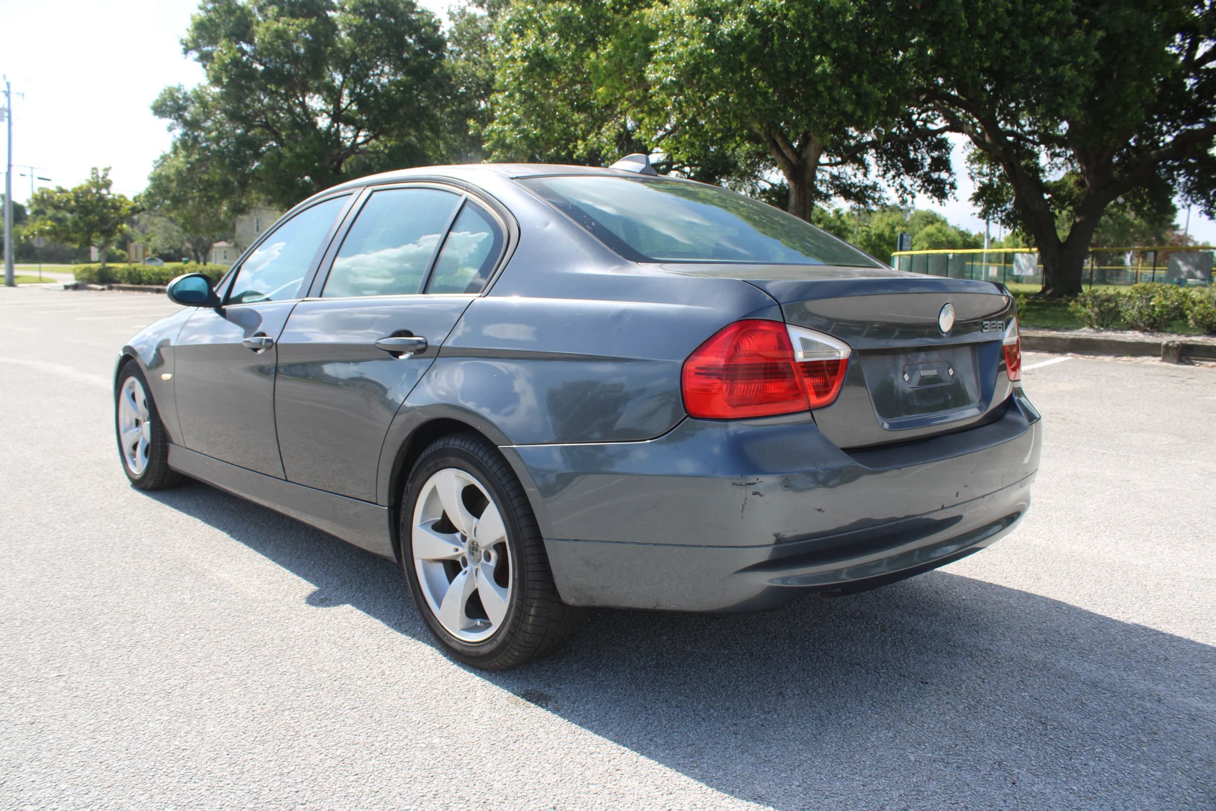 Used 2006 BMW 325i Sedan RWD image 4