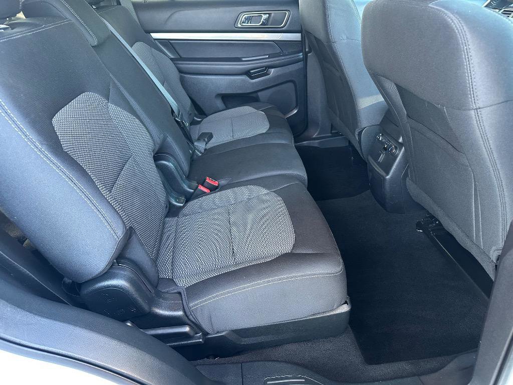 Used 2018 Ford Explorer XLT image 25