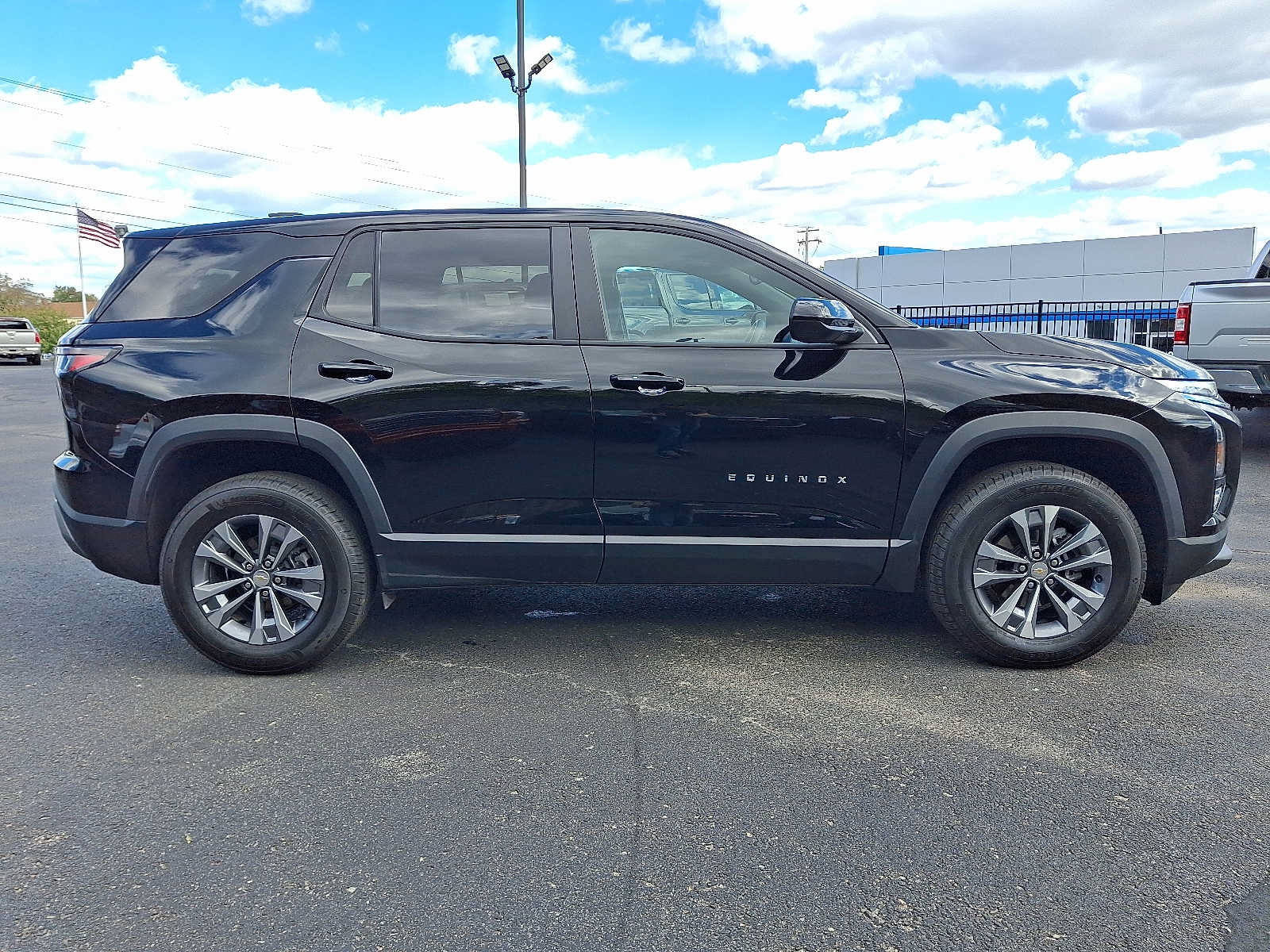Used 2026 Chevrolet Equinox LT AWD/4WD image 8