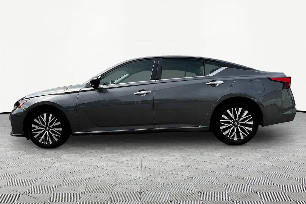 Used 2025 Nissan Altima 2.5 SV FWD image 4