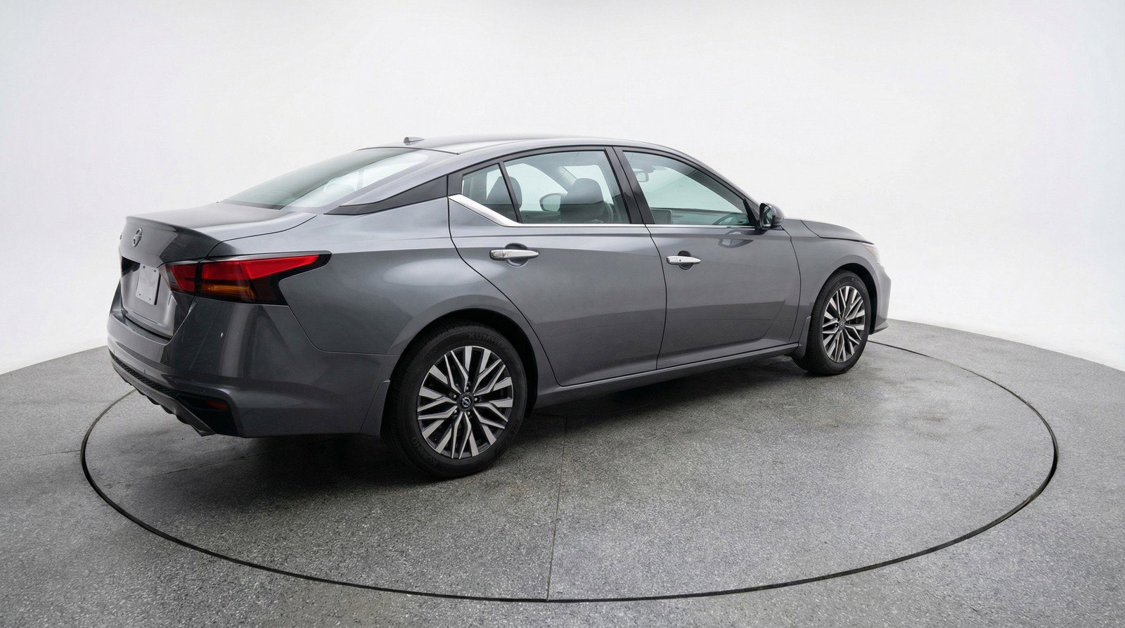 Used 2025 Nissan Altima 2.5 SV FWD image 9
