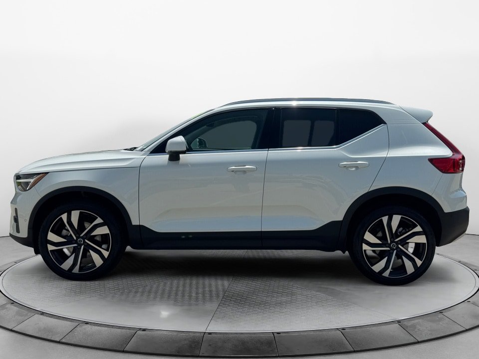 Certified 2023 Volvo XC40 B5 Ultimate w/ Climate Package AWD/4WD image 4