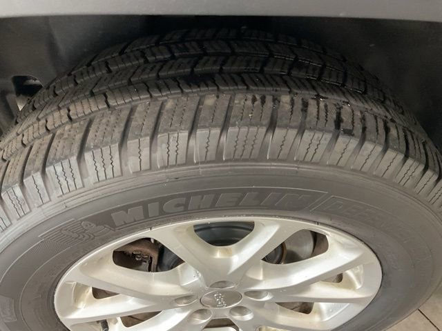 Used 2018 Jeep Cherokee Latitude w/ Cold Weather Group AWD/4WD image 8