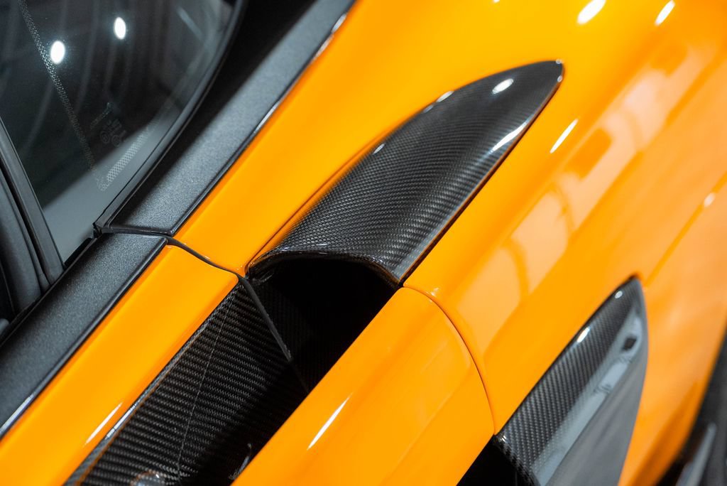 Used 2019 McLaren 600LT RWD image 43