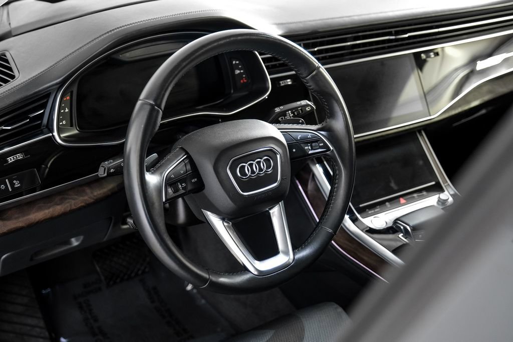 Used 2019 Audi Q8 Prestige w/ Luxury Package AWD/4WD image 13