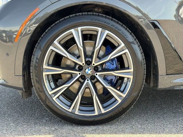 Used 2022 BMW X7 M50i image 10
